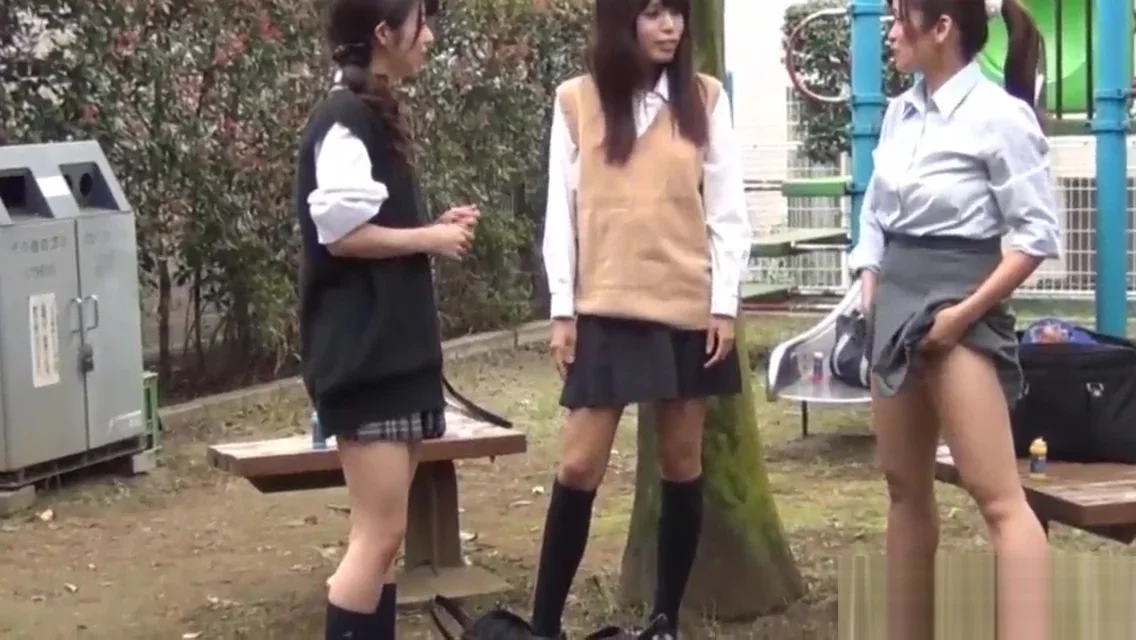 Teenage asian hos pee in handbag