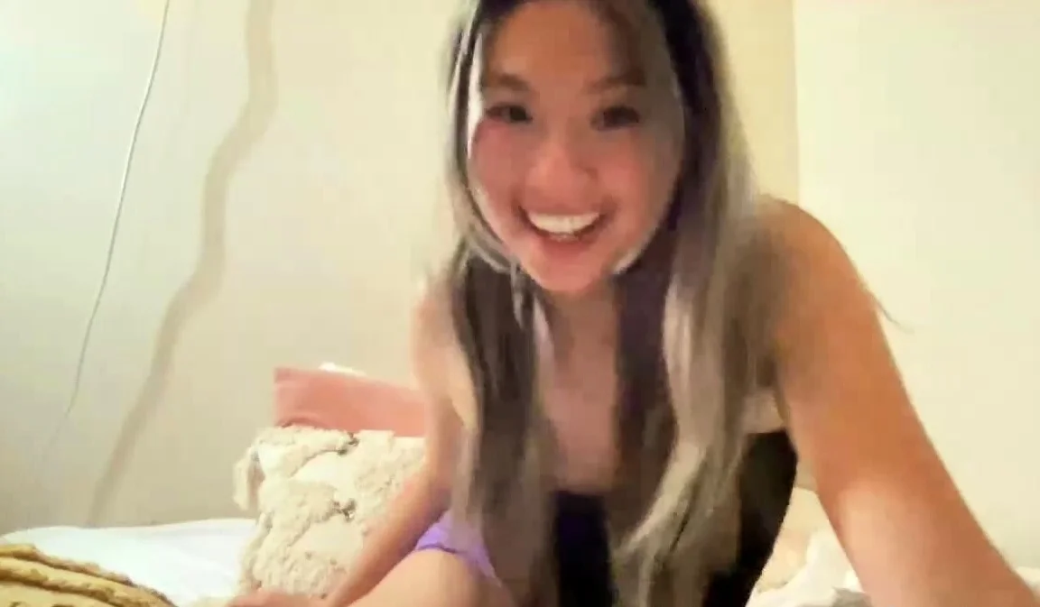 Beauty small tit amateur teen masturbating her shaved pussy