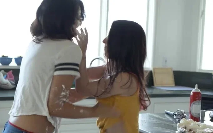 Serena had a food fight turns to sex