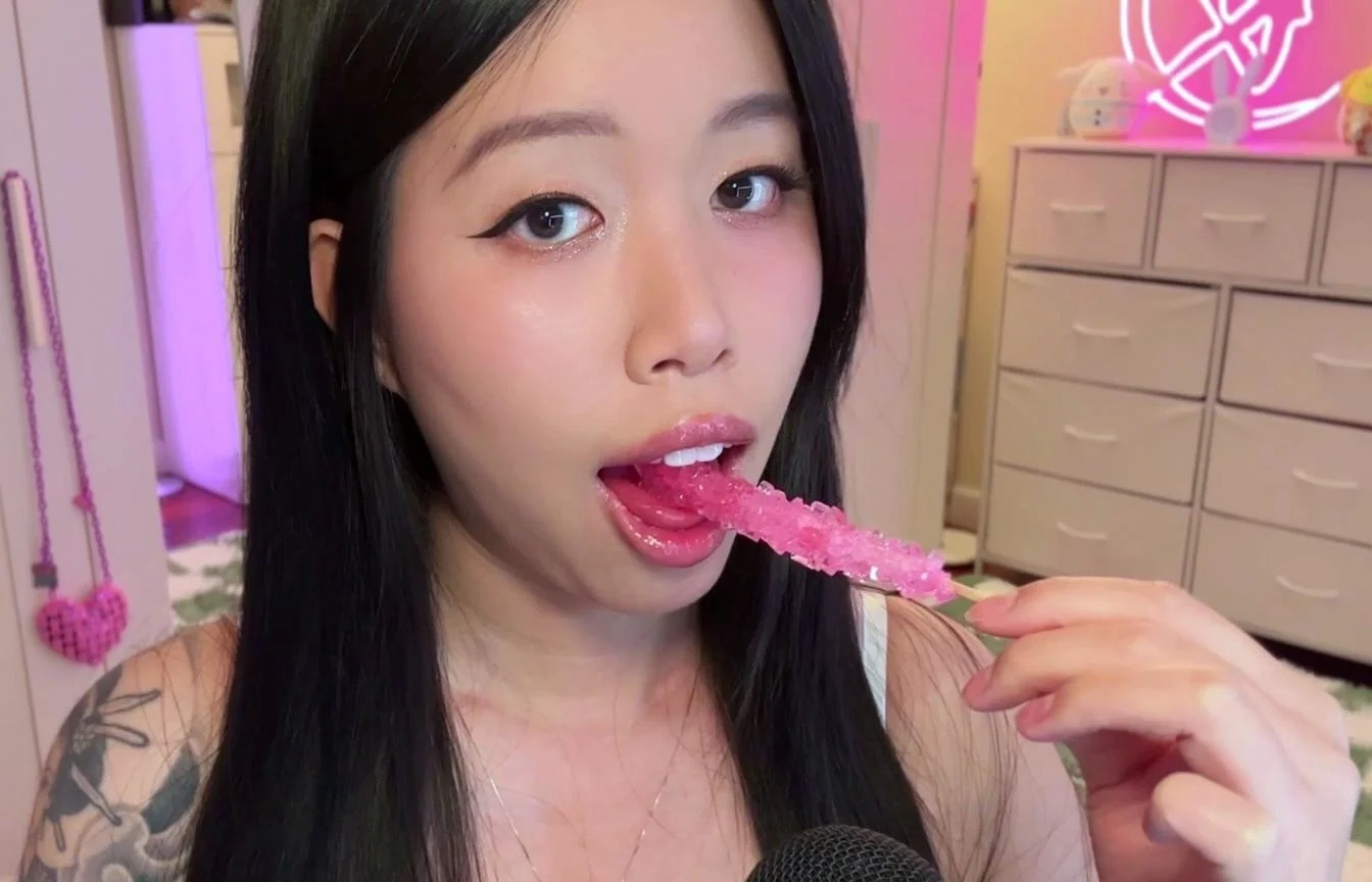 Japanese teens pussy toying