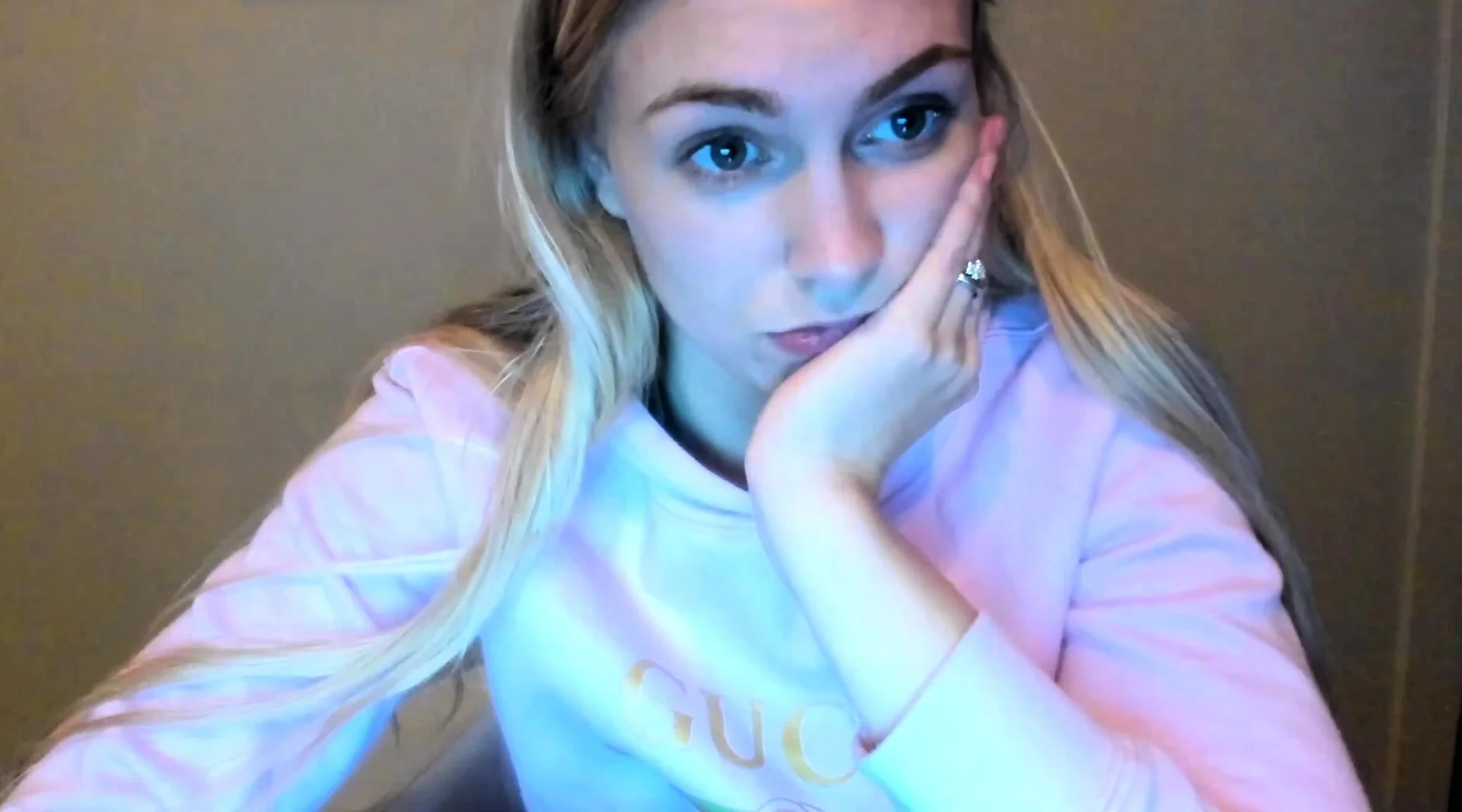 Amateur Blonde Teen Plays Solo with Toy Webcam Porn