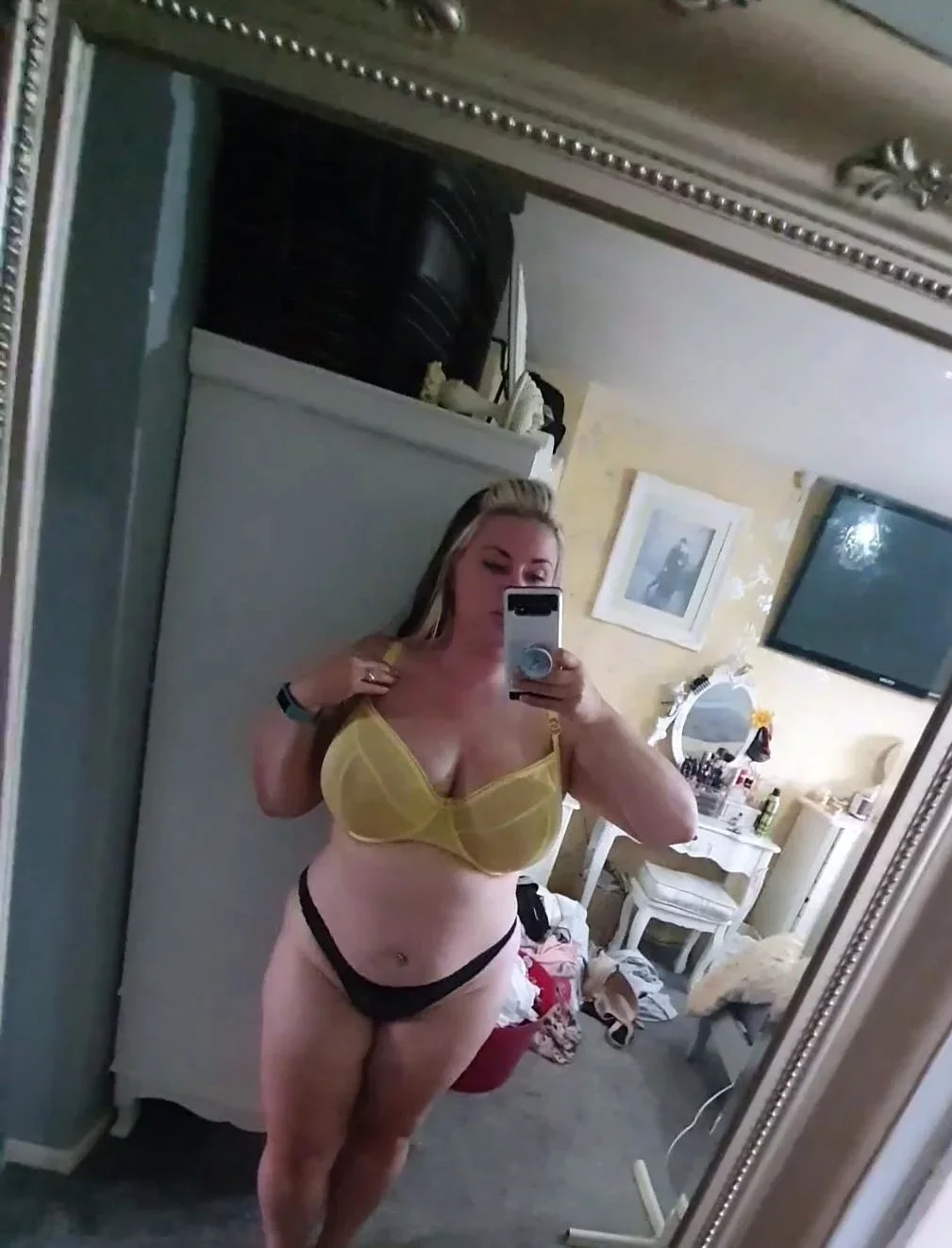 Fat BBW with big boobs masturbating and squirtin on cam