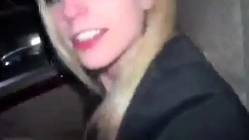 Blondine fickt im discounter und im auto