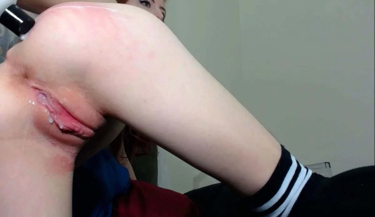 Cute blonde teen Lindsey solo toying pussy and ass