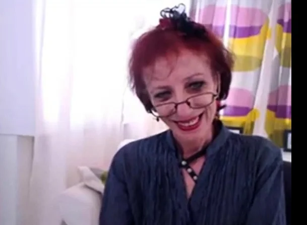 Skinny Granny In Webcam Show Her pussy