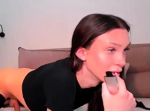 Hot amateur webcam teen masturbates for their fans