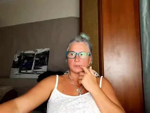 Amateur webcam slut creampie masturbate