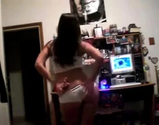 Italian girl sexy dance in cam TOTTA87 italiana