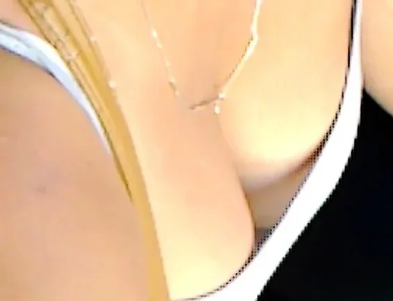 Downblouse tetona Downblouse busty
