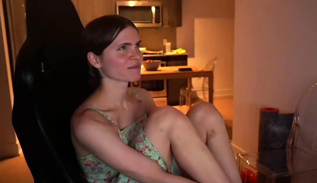 Horny teen in nice lingerie dancing softcore play