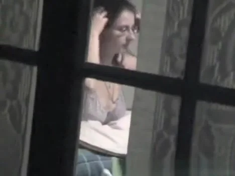 Hot Neighbour