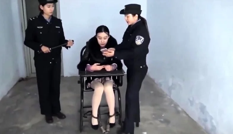 Extreme Lesbian BDSM and Bondage of UK Amateur