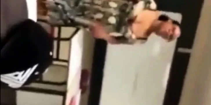 Une prof coquine chauffe ses eleves en plein cours