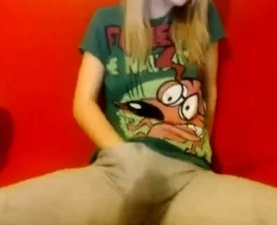 Amateur Webcam Cute Teen Plays Solo with Big Dildo
