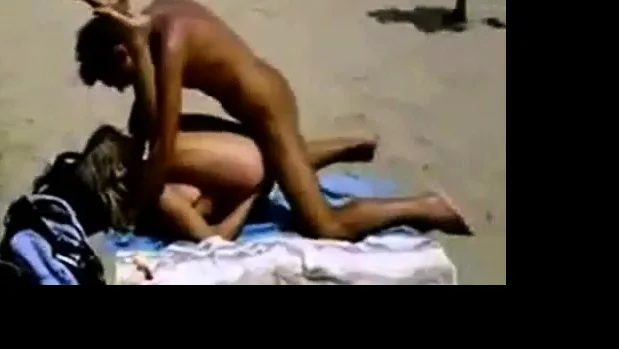 Scopata sulla spiaggia con qualche spettatore!