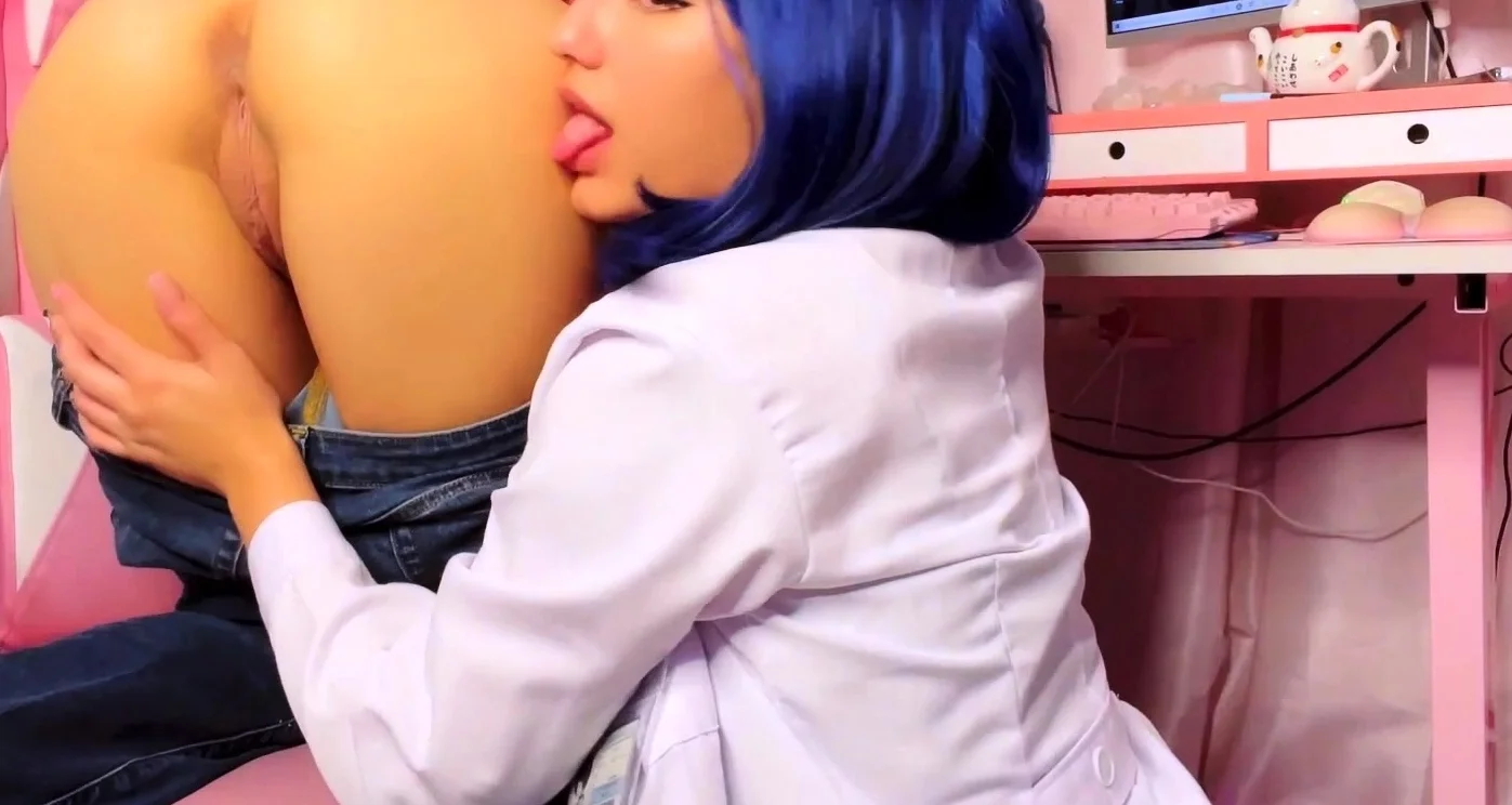 Amateur preggo hoe toys her pussy close up in fetish solo