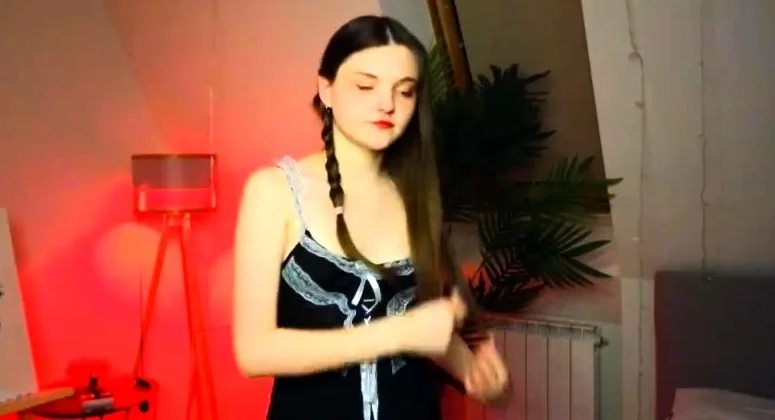 Amateur Webcam Teen Masturbates And Teases