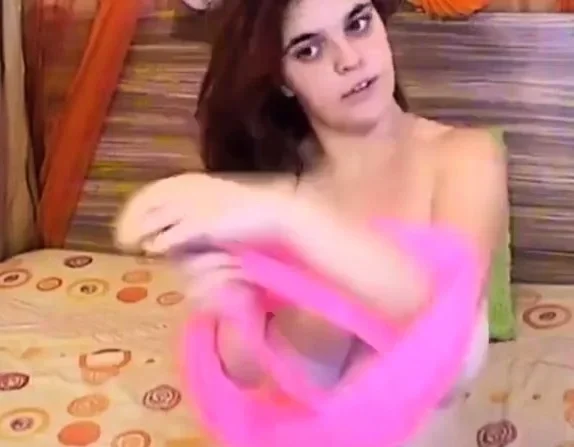 Corra exibe sua linda buceta peluda na webcam