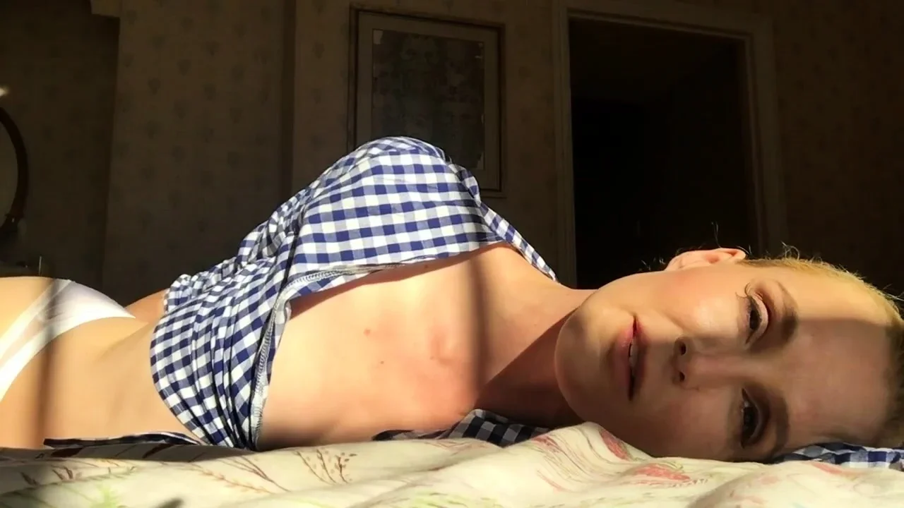 Mature blonde granny loves to masturbate her puss