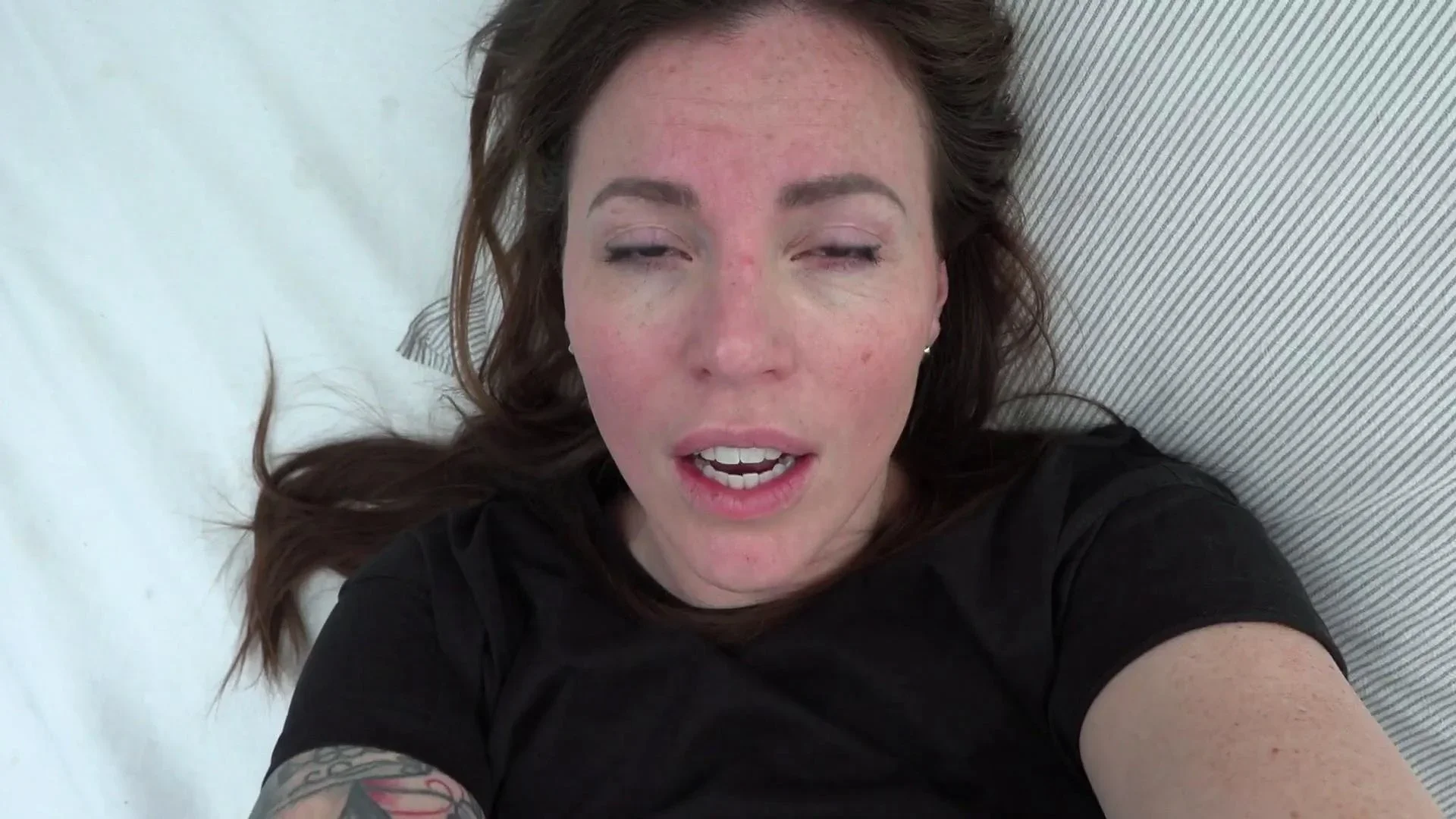 Close up MILF masturbation