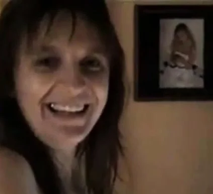 Mature girl on webcam..