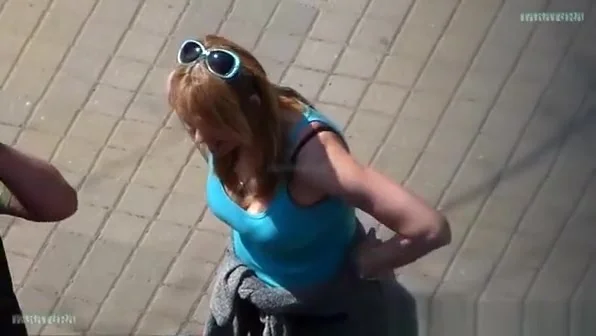 Insight into the neckline girl on the street