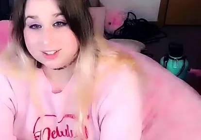 Amateur preggo hoe toys her pussy close up in fetish solo