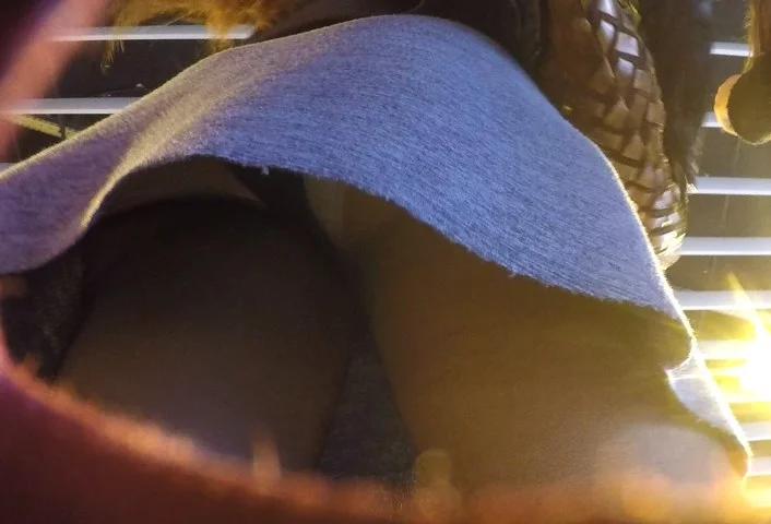 Gentle girl Upskirt