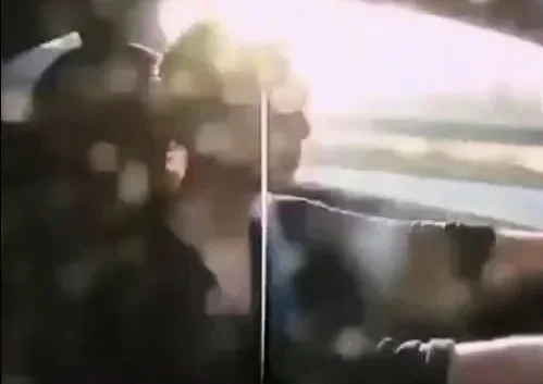 Female Uber Driver Gives Her Passenger A Handjob