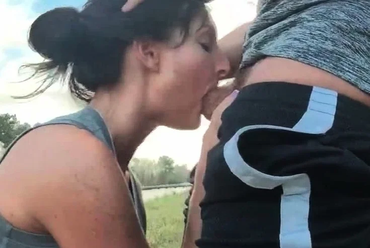 Amateur brunette teen blowjob and cumshot