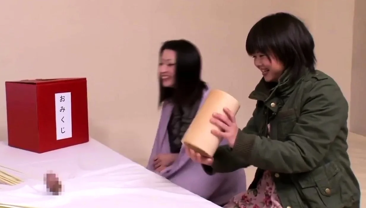Hot amateur Asian GF toys sucks and fucks