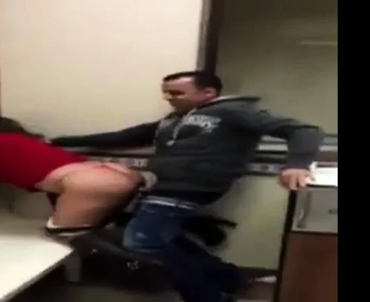 GERENTE DO MC FODE A MINA DO FUNCIONARIO QUE FILMA TUDO
