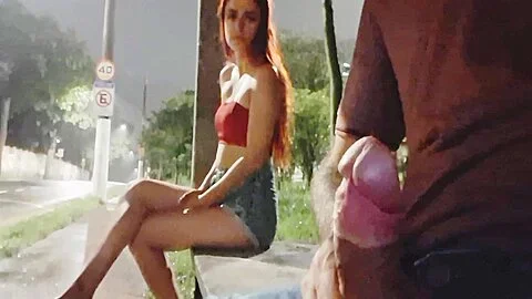 Arrisquei Masturbar No Ponto De Onibus Ao Lado Da Garota Ruiva! 9 Min