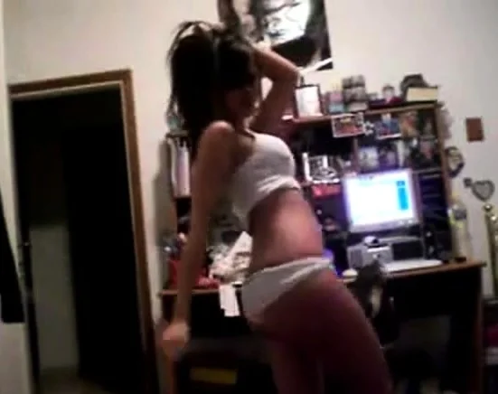 Italian girl sexy dance in cam TOTTA87 italiana