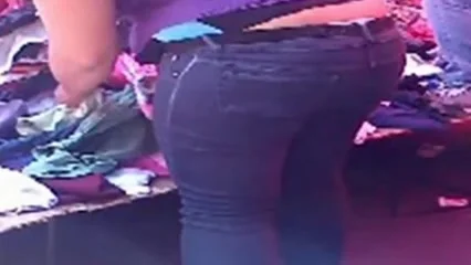 Gordita con culito rico, y se le nota el calzon