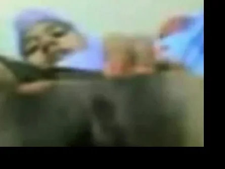 malay- tudung hijab masturbate