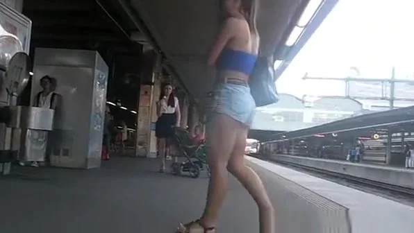 TightBodyInJeansShorts