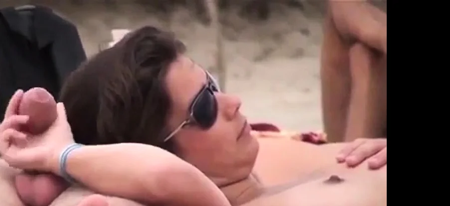 AMATEUR COUPLE ON THE BEACH BIG COCK HANDJOB