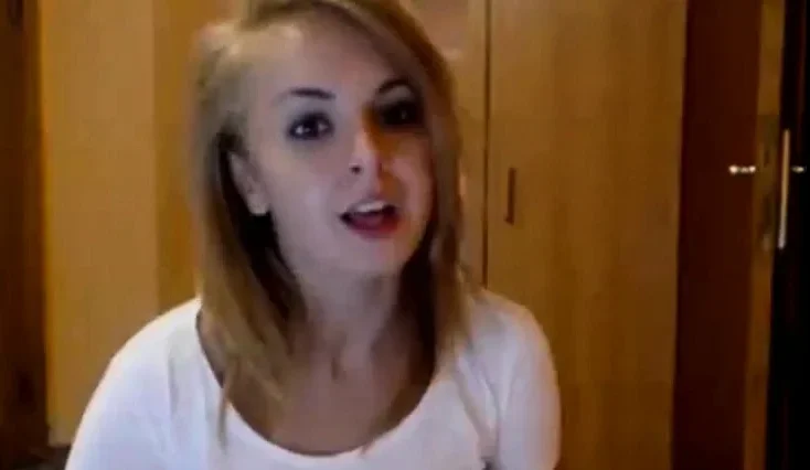 Young girl dancing naked on cam