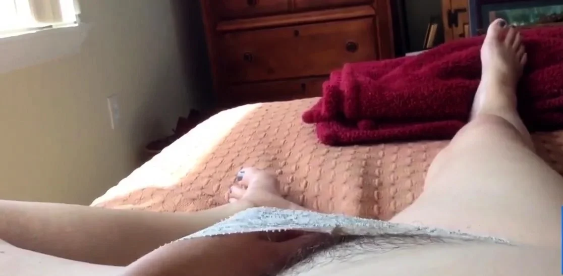 Mature masturbate hairy pussy