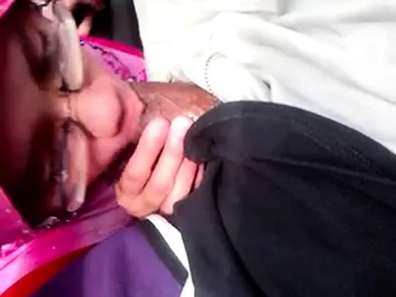Hijabi Malay girl n lover in car sucking n fingering