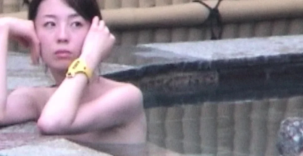 Amateur Asian gives amazing blowjob