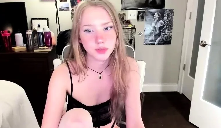 Amateur Blonde Teen Plays Solo with Toy Webcam Porn