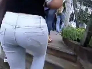 Watch as dat big booty is encoxada by a well-hung oak