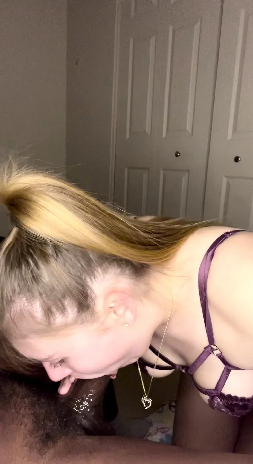 Sexy Slut Gives A Big Cock A Blowjob In The Car