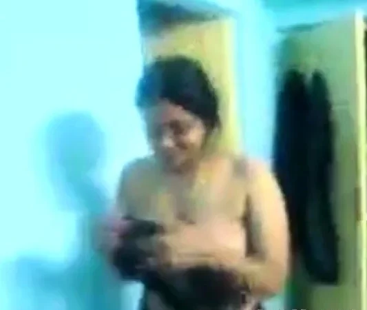 Desi girl wearing bra