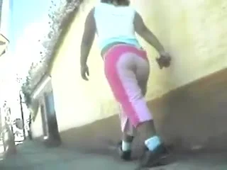 Seguindo baixinha bunduda