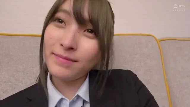 綺麗な顔立ちの清楚な制服美女が中年男とラブラブデート、秘密のエッチ始まる