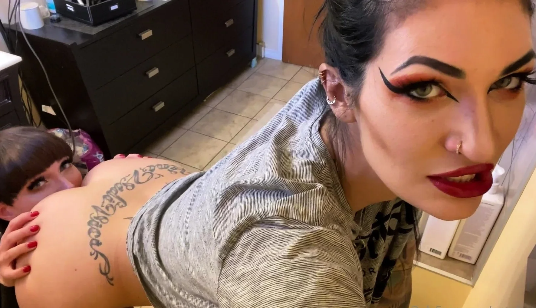 Horny amateur lesbians lick labias