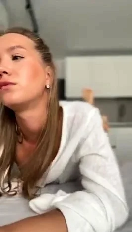 PUSSY BABE BRUNETTE masturbating